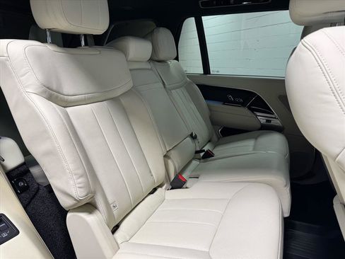 Used 2023 Land Rover Range Rover Long Wheelbase SE image 39