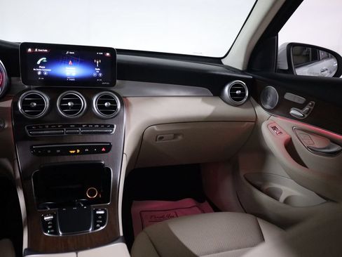 Used 2020 Mercedes-Benz GLC 300 4MATIC image 45