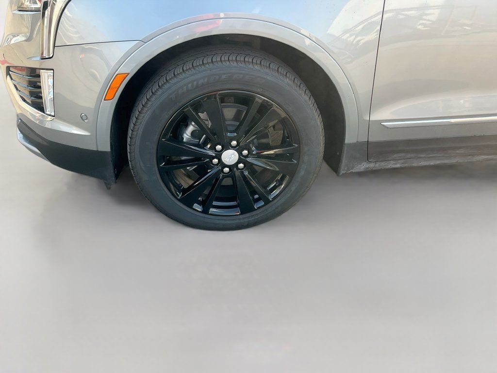 Used 2025 Cadillac XT5 Premium Luxury w/ Technology Package AWD/4WD image 31