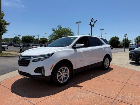 Used 2024 Chevrolet Equinox LT w/ Driver Convenience Package AWD/4WD image 3