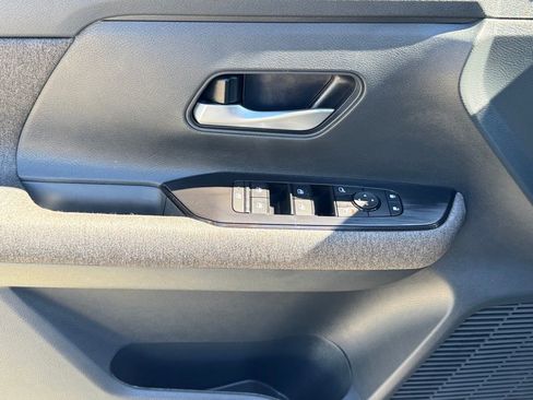 Certified 2025 Nissan Kicks SV image 18