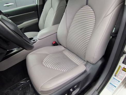 Used 2023 Toyota Camry SE image 16