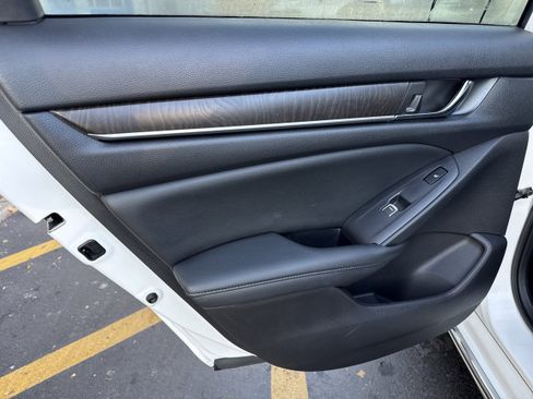 Used 2021 Honda Accord Touring image 11