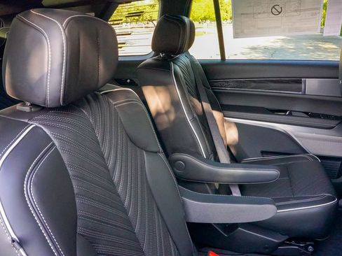 Used 2026 Cadillac Vistiq Platinum image 14