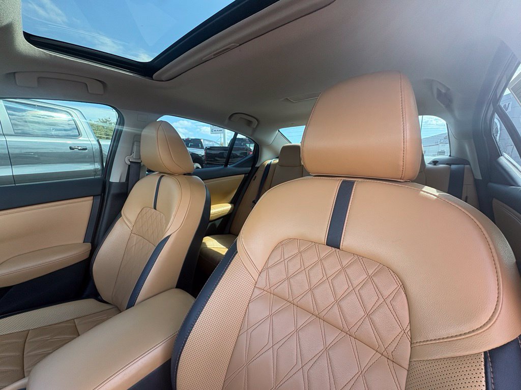 Used 2023 Nissan Sentra SV w/ SV Premium Package FWD image 12