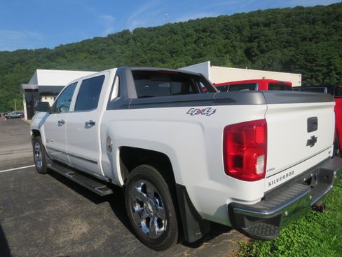 Used 2017 Chevrolet Silverado 1500 LTZ w/ High Desert Package AWD/4WD image 4