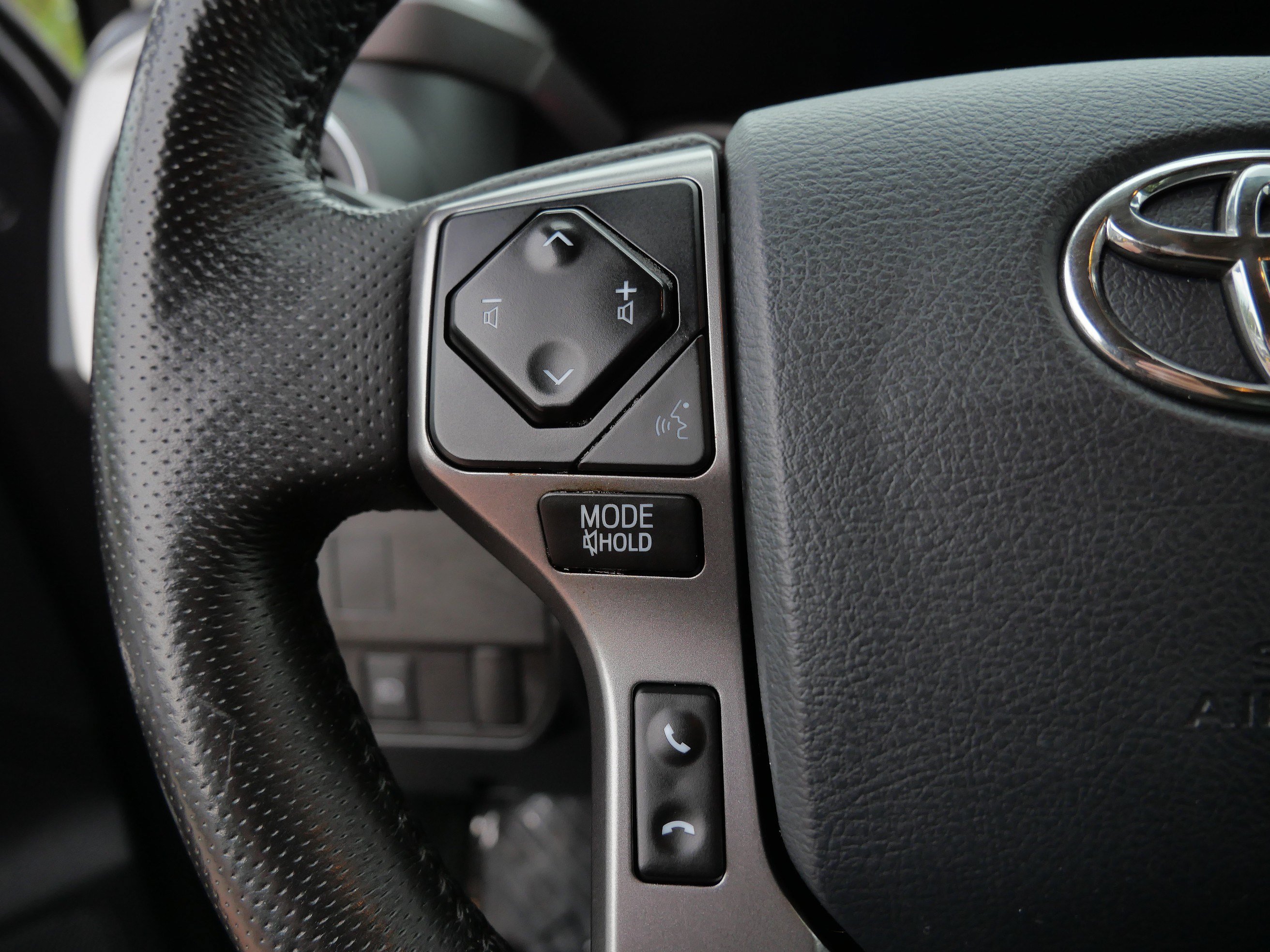 Certified 2020 Toyota Tacoma SR5 AWD/4WD image 28
