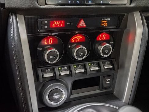 Used 2018 Toyota 86 RWD image 16