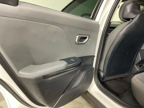 Used 2025 Kia K4 FWD image 16