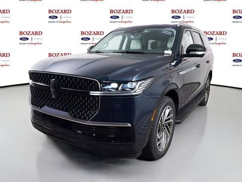 New 2026 Lincoln Navigator Premiere AWD/4WD image 4