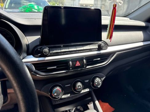 Used 2023 Kia Forte LXS w/ LXS Technology Package FWD image 3