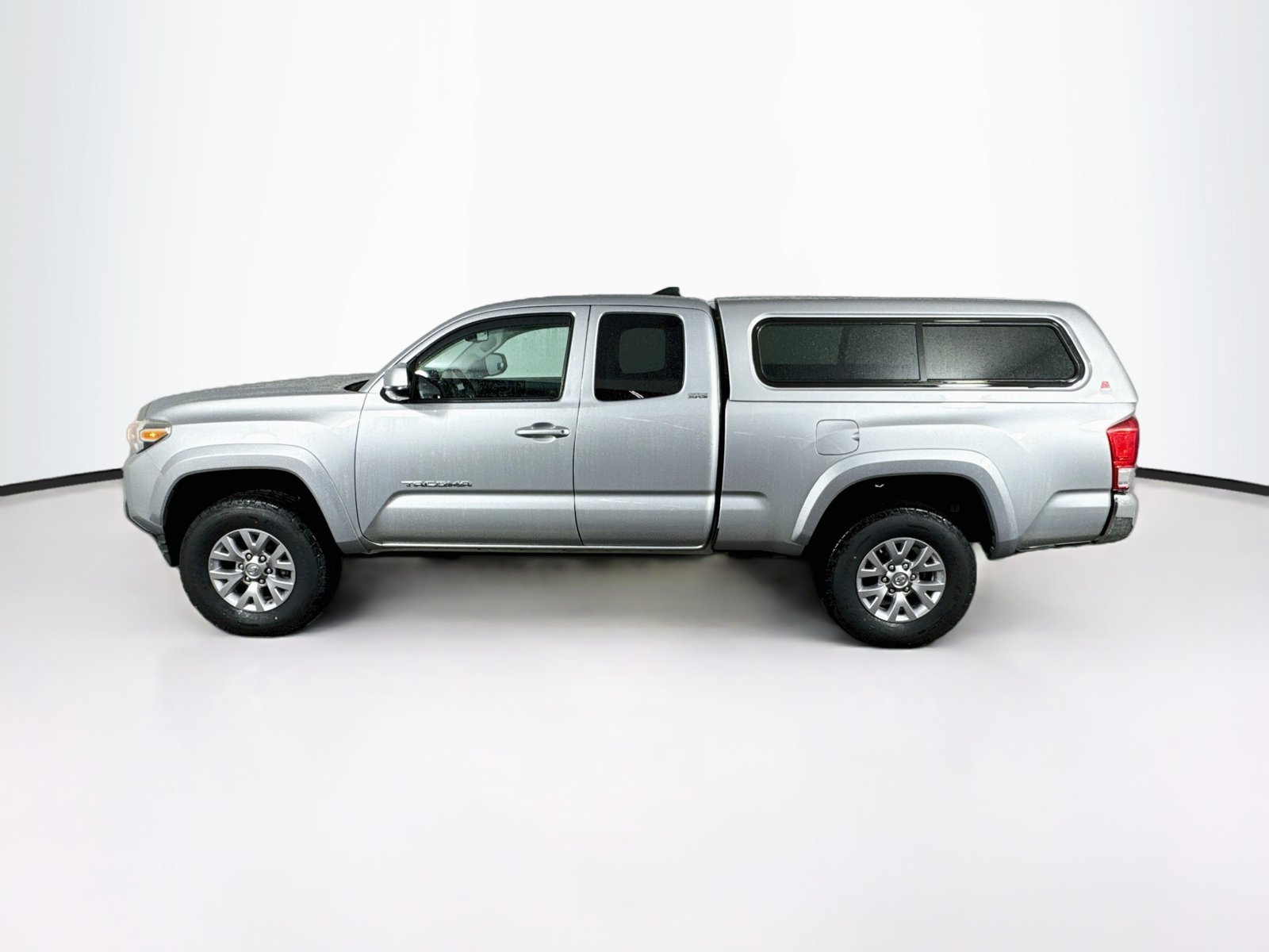 Certified 2017 Toyota Tacoma SR5 w/ Tow Package AWD/4WD image 4
