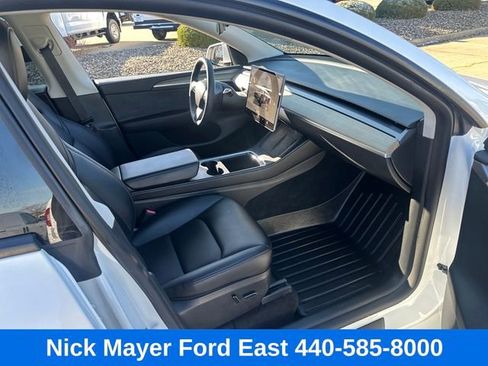 Used 2022 Tesla Model Y Long Range image 11