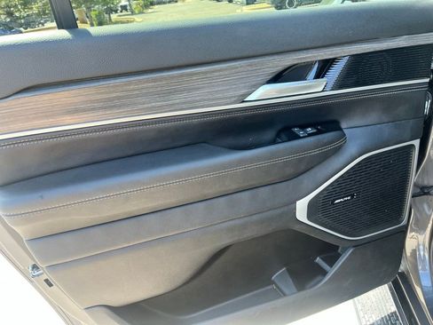 Used 2024 Jeep Wagoneer L Series II w/ Flexible Seating Group image 9