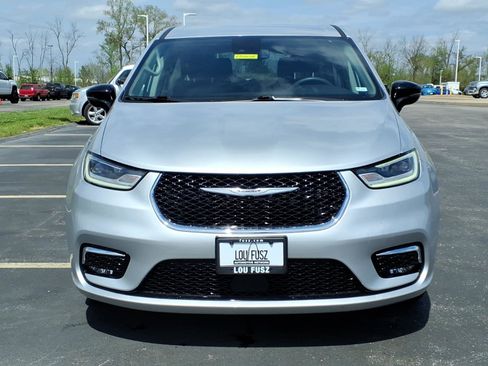 Used 2024 Chrysler Pacifica Touring-L FWD image 34
