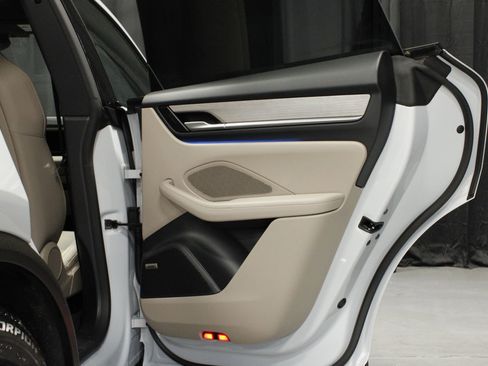 Certified 2025 Porsche Macan Electric RWD image 31
