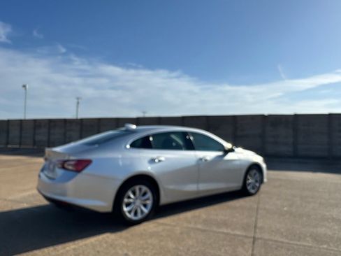 Used 2020 Chevrolet Malibu LT FWD image 19