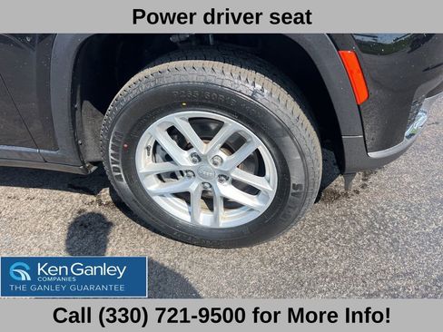 Used 2024 Jeep Grand Cherokee L Laredo AWD/4WD image 21