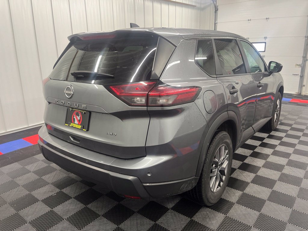 Used 2024 Nissan Rogue S AWD/4WD image 3