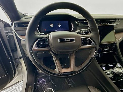 New 2025 Jeep Grand Cherokee Summit w/ Obsidian Package image 11
