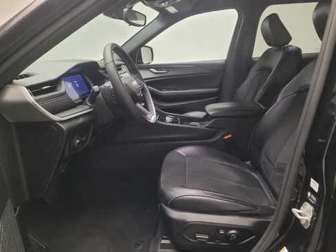Used 2023 Jeep Grand Cherokee Altitude AWD/4WD image 17