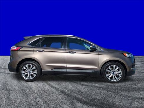 Certified 2019 Ford Edge Titanium image 3