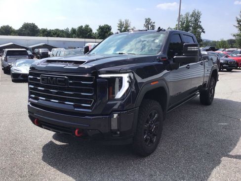Used 2024 GMC Sierra 2500 AT4 w/ AT4 Premium Plus Package AWD/4WD image 2