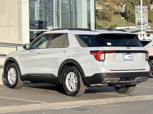 New 2026 Ford Explorer Active w/ Active Comfort Package image 5