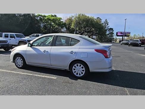 Used 2019 Nissan Versa SV image 23