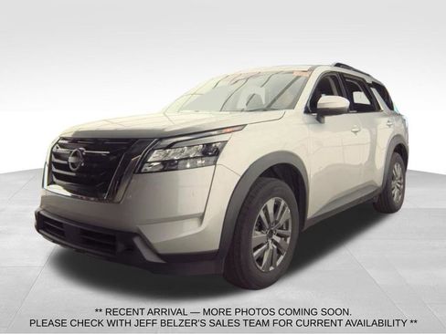 Used 2025 Nissan Pathfinder SV FWD image 1