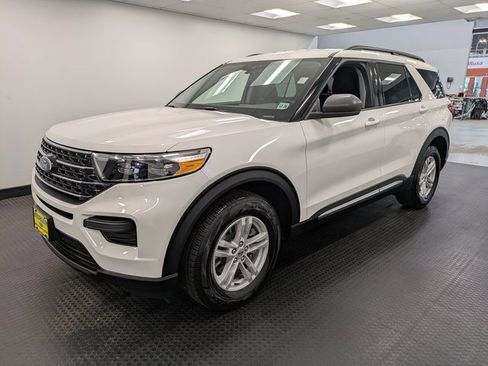 Certified 2023 Ford Explorer XLT image 1