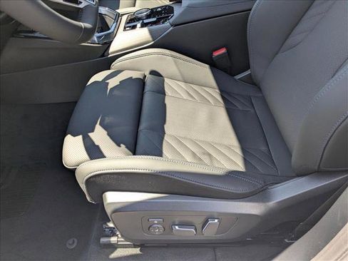 Used 2025 BMW X3 xDrive30i w/ Premium Package image 4