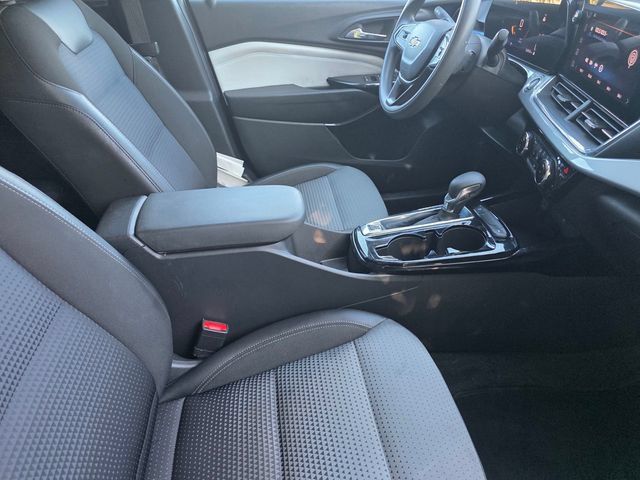 Used 2025 Chevrolet Trax LT FWD image 19