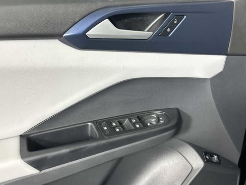 Used 2023 Volkswagen Taos SE image 11