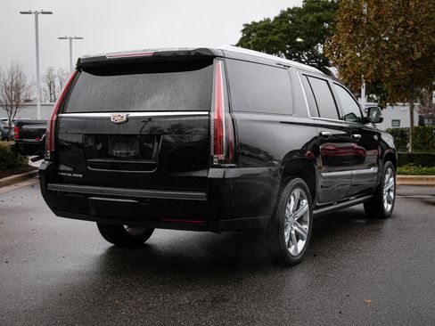 Used 2020 Cadillac Escalade ESV Premium Luxury image 16
