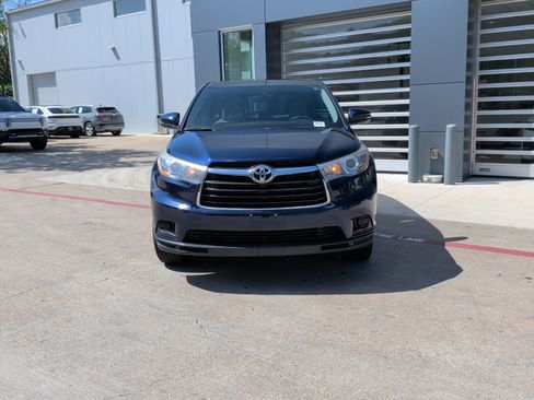 Used 2015 Toyota Highlander LE FWD image 3