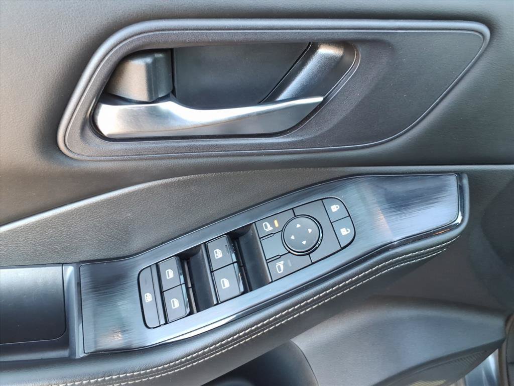 Used 2024 Nissan Rogue SV FWD image 20
