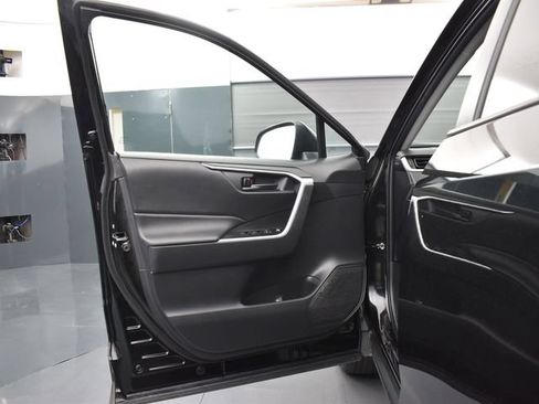 Used 2022 Toyota RAV4 LE FWD image 10