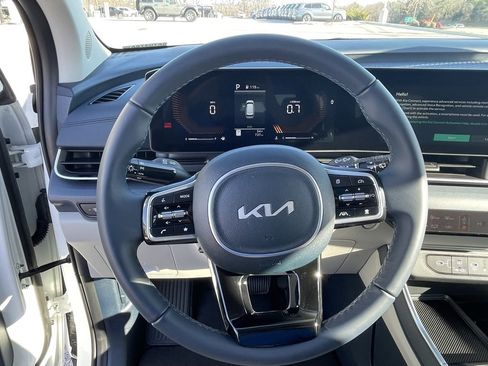 Certified 2026 Kia Carnival EX image 13