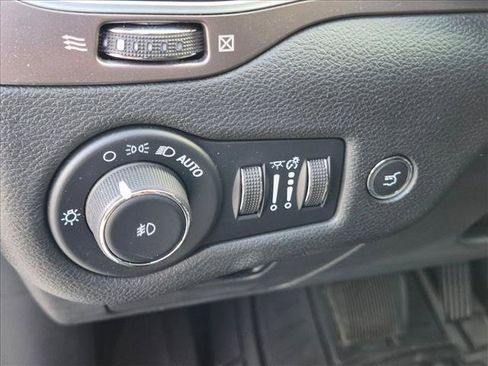 Used 2022 Jeep Cherokee Limited w/ Elite Package AWD/4WD image 11
