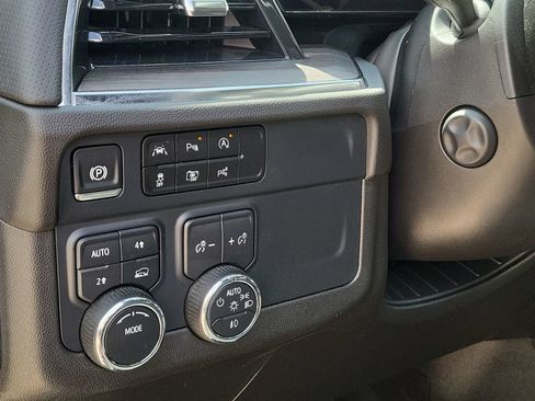 Certified 2025 Chevrolet Suburban Premier AWD/4WD image 17
