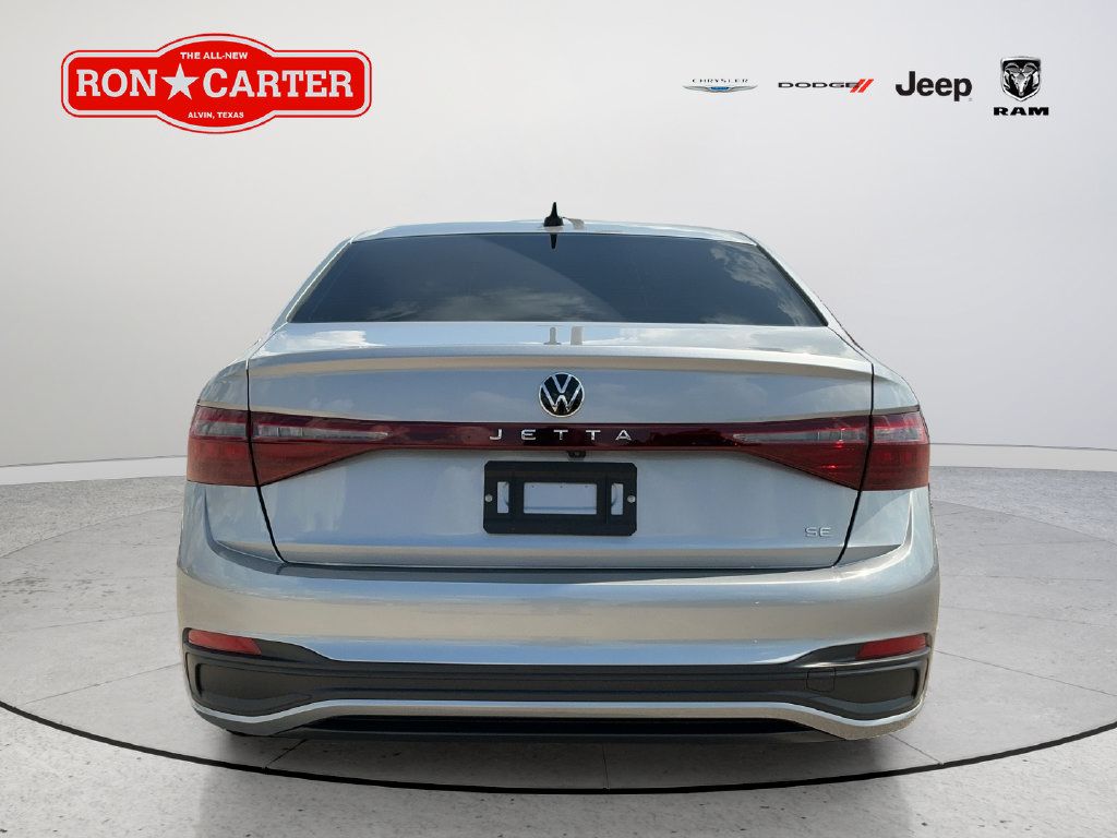 Used 2026 Volkswagen Jetta SE FWD image 5