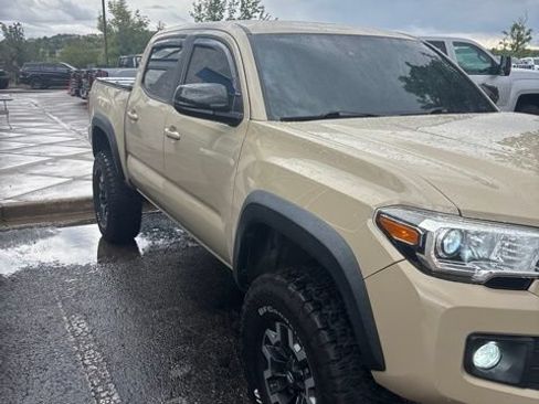 Used 2019 Toyota Tacoma TRD Off-Road w/ Technology Package AWD/4WD image 4