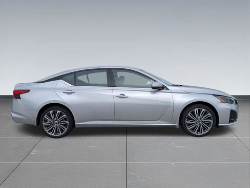 Used 2023 Nissan Altima 2.5 SL AWD/4WD image 7