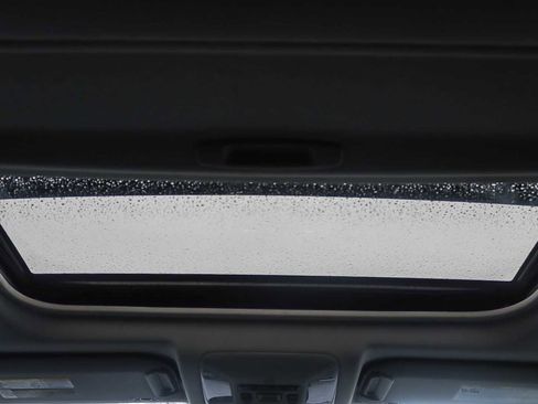 Used 2021 Toyota RAV4 XLE Premium image 14