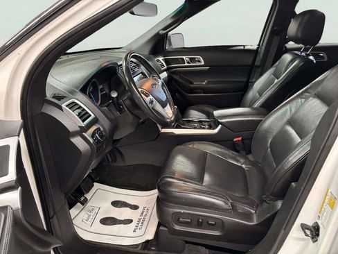Used 2015 Ford Explorer XLT w/ Equipment Group 202B AWD/4WD image 17
