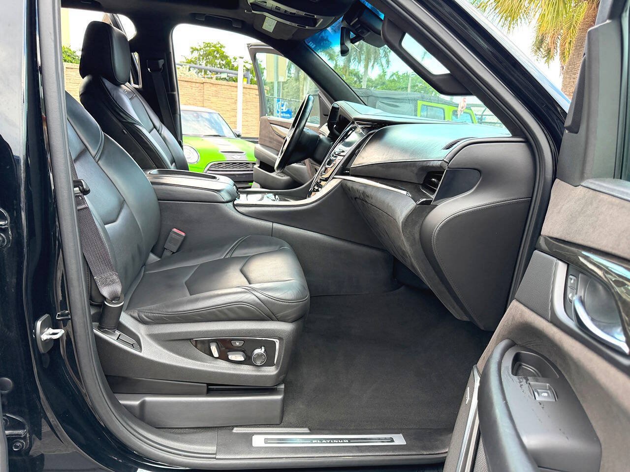 Used 2016 Cadillac Escalade Platinum AWD/4WD image 28