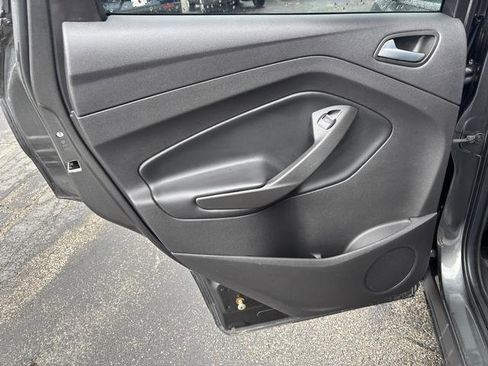 Used 2019 Ford Escape SE image 12