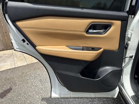Used 2023 Nissan Rogue Platinum w/ Platinum Premium Package FWD image 13