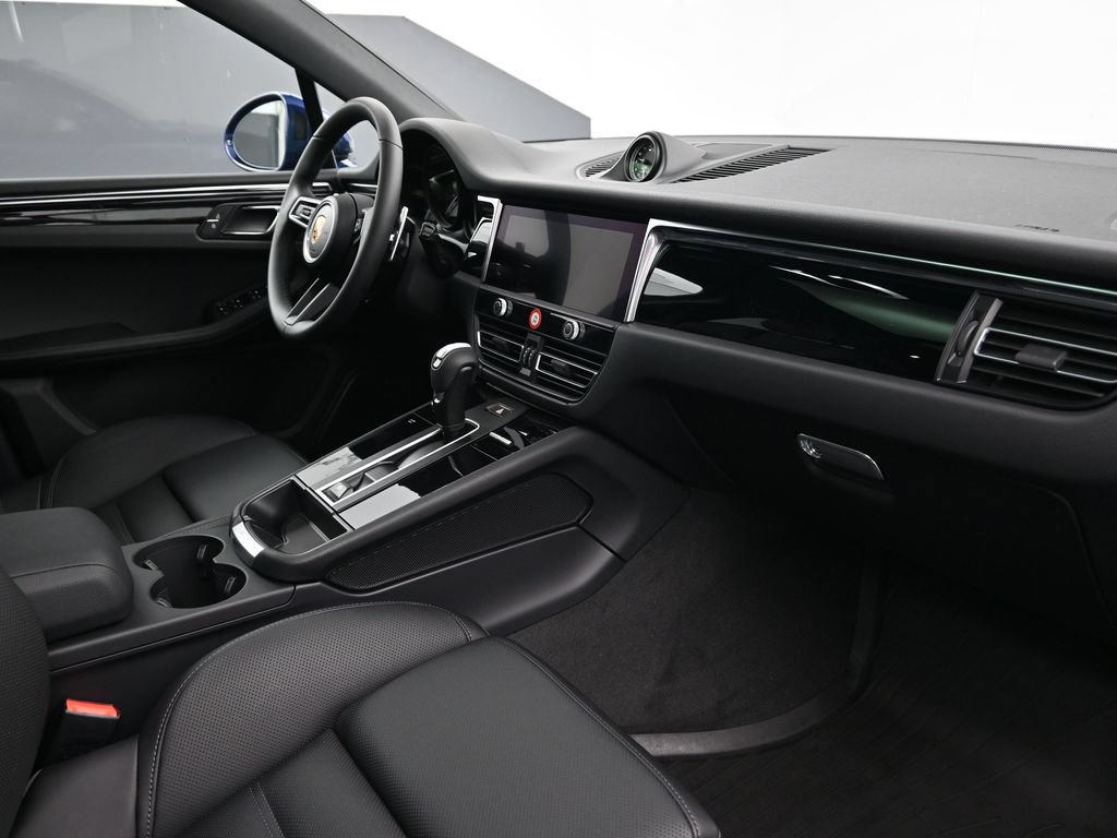 Certified 2026 Porsche Macan AWD/4WD image 14